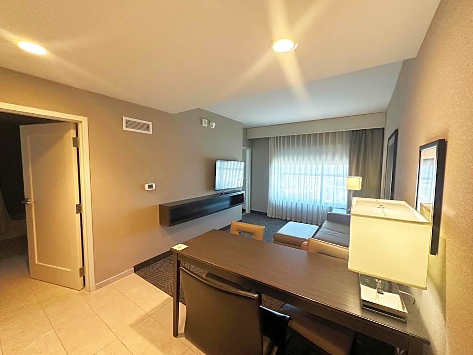 Embassy Suites By Hilton Kansas City/Olathe
