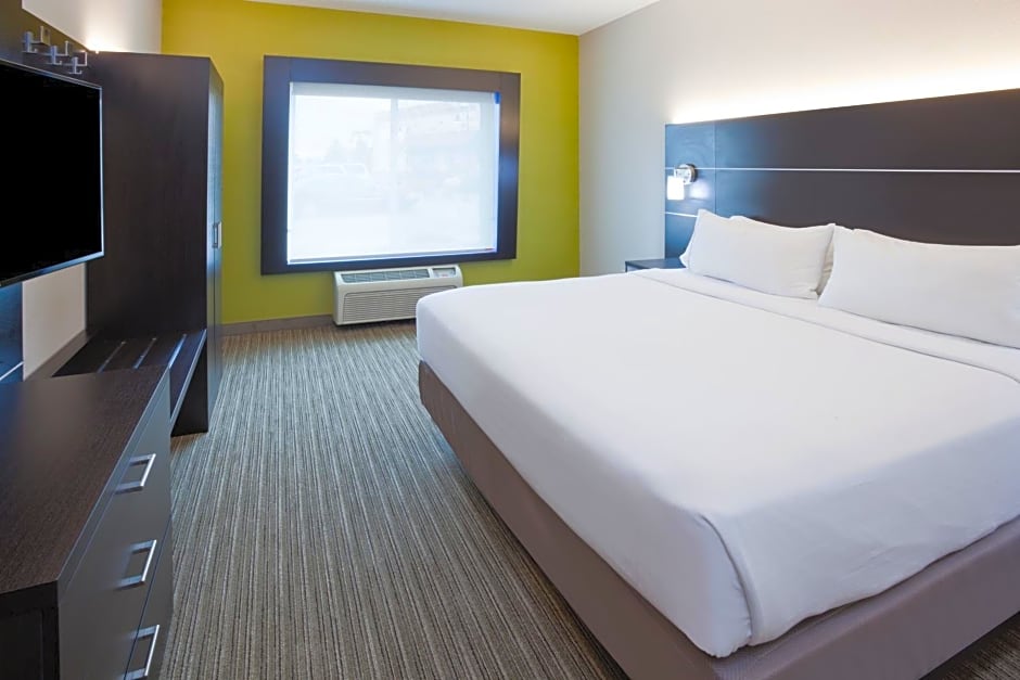 Holiday Inn Express Hotel & Suites Dickinson