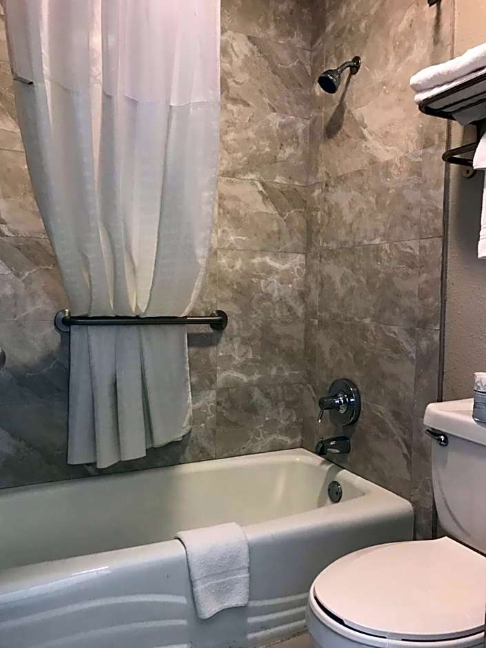 Days Inn by Wyndham Grove