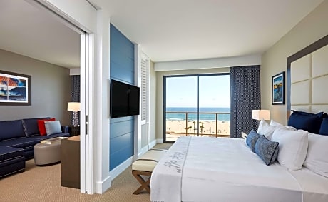 One-Bedroom King Suite - Oceanfront - Twin Dolphin Tower