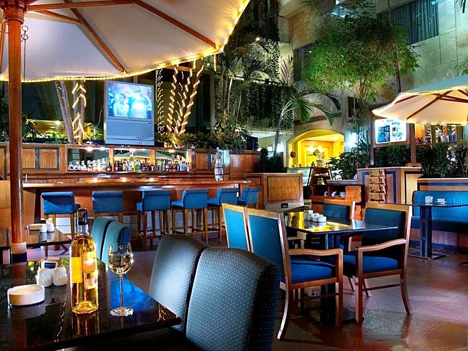 Surabaya Suites Hotel Powered by Archipelago