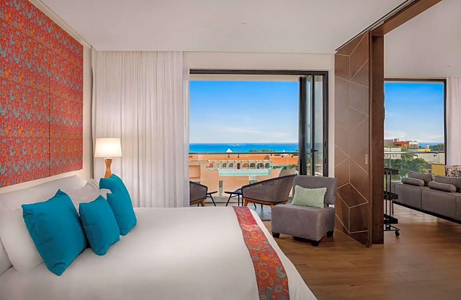 The Fives Downtown Hotel & Residences, Curio Collection by Hilton