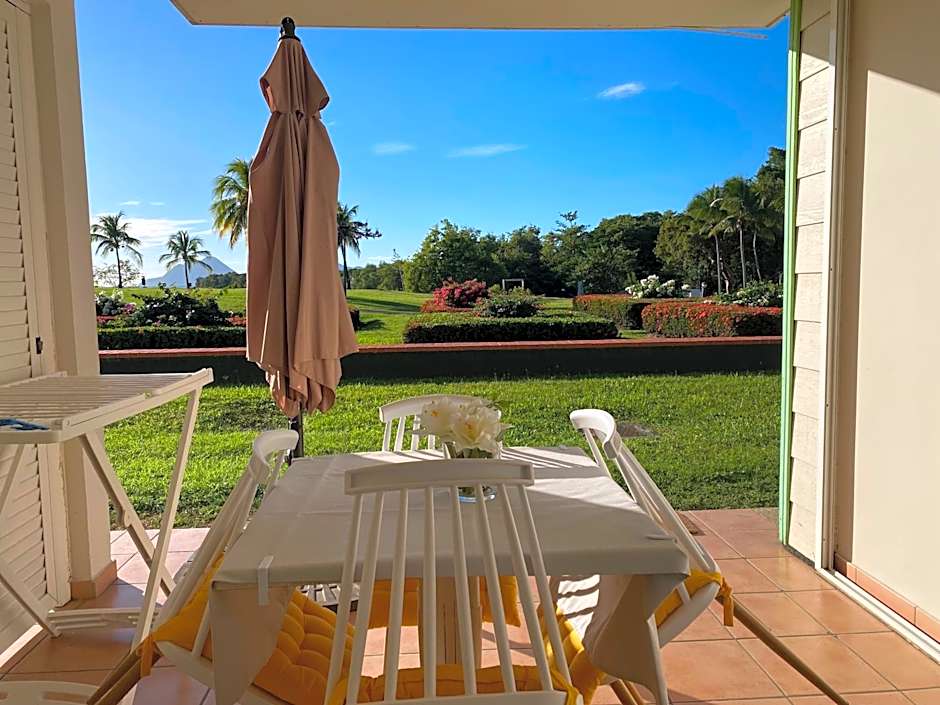 Au beau village studio rez de jardin