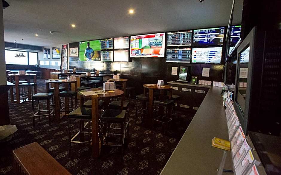 Gladstone Reef Hotel Motel