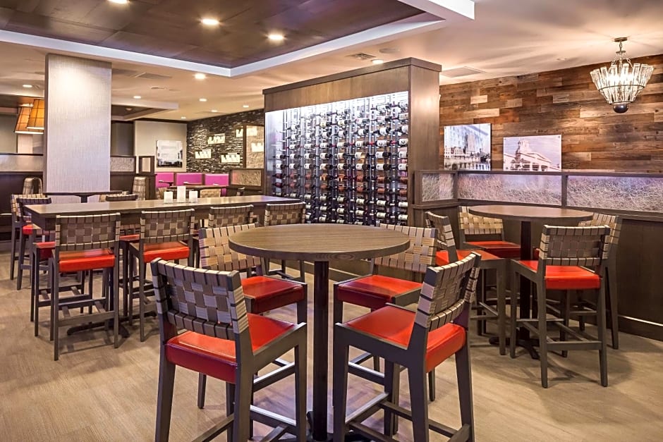 Radisson Hotel & Conference Center Coralville - Iowa City