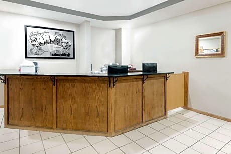 Super 8 by Wyndham Miles City