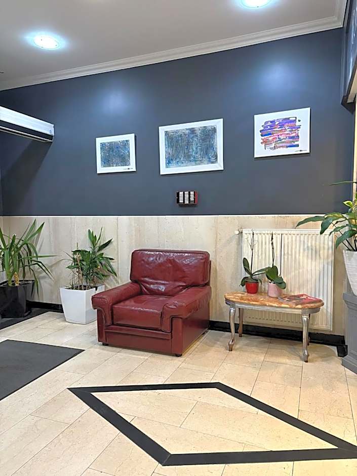Yasha Hotel