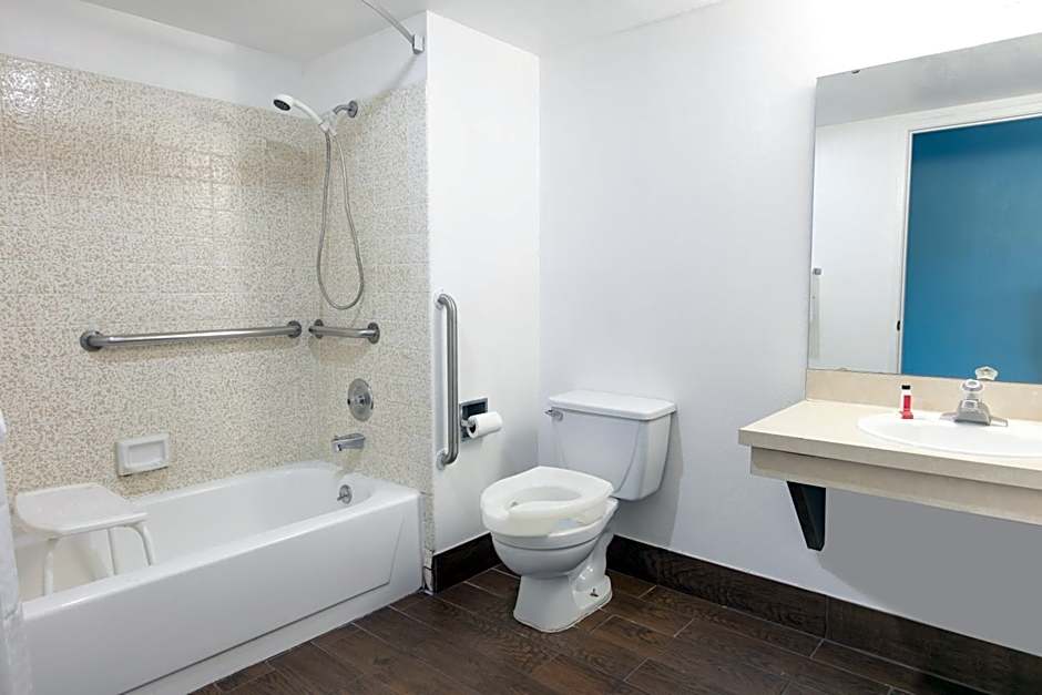 Super 8 by Wyndham Bishop