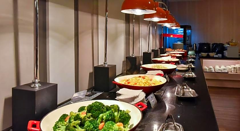 Holiday Inn Express Taipei Train Station