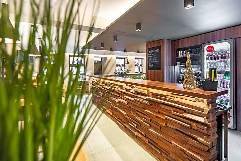 LAGUNA Hotel & Restaurant