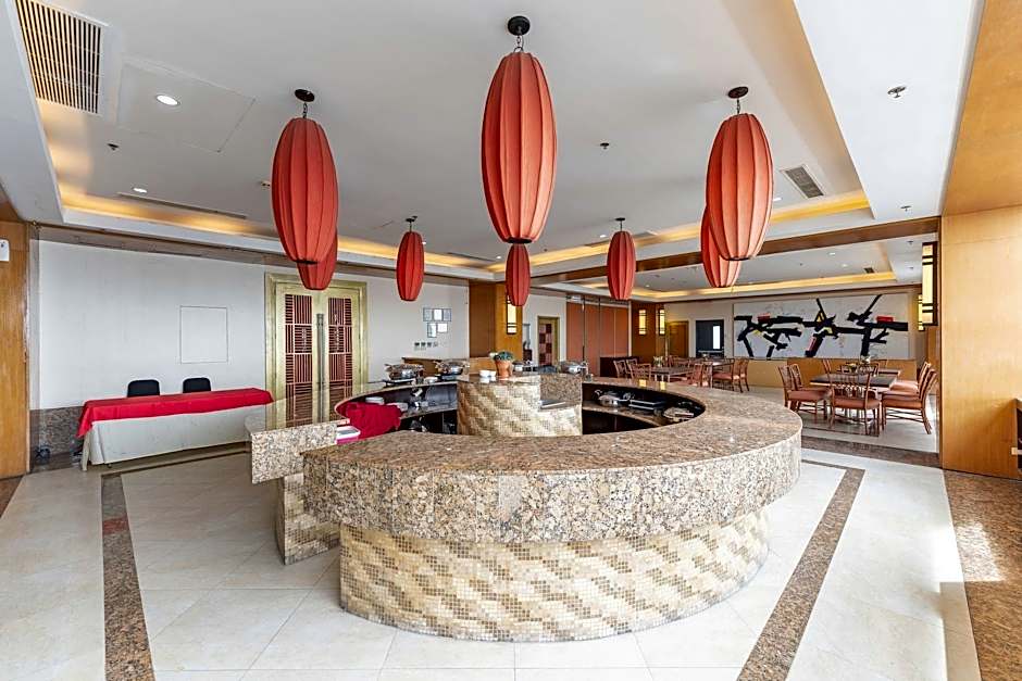 Crown Regency Hotel & Towers