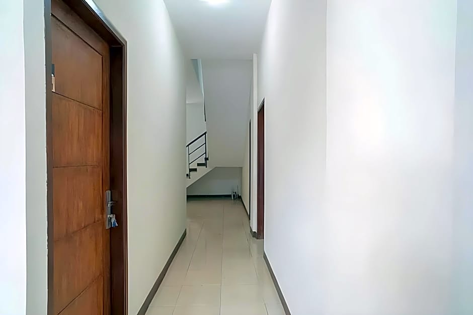 RedDoorz near Stasiun Tangerang