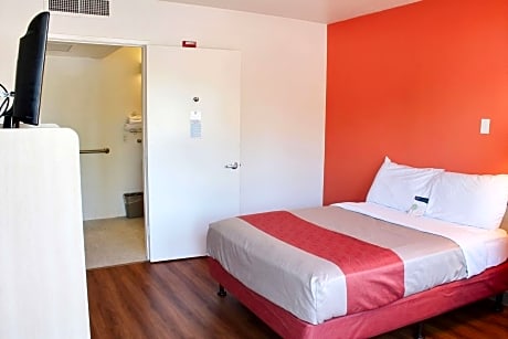 Double Room - Disability Access - Roll In Shower