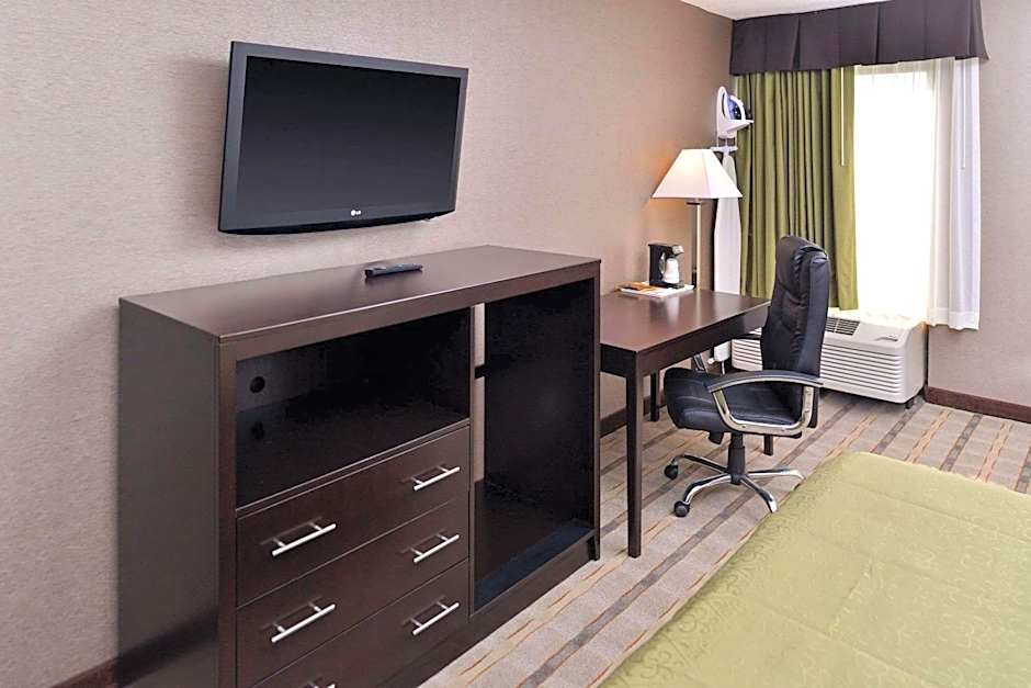 Quality Inn & Suites Matteson near I-57