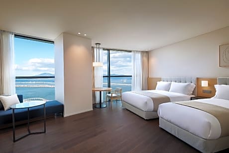 Junior Suite Family Twin Room with Ocean View