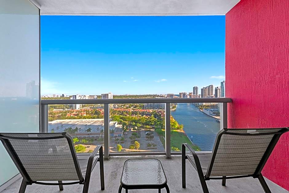 Water View Building With Pool - 5-Min Walk To The Beach - Cozy Studios