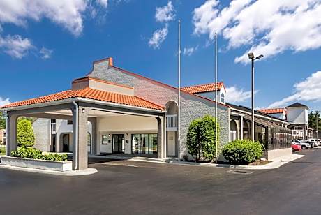 Rodeway Inn At Fort Lee