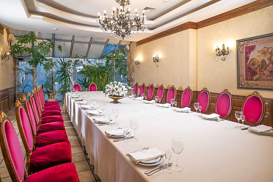 Nadiya Hotel