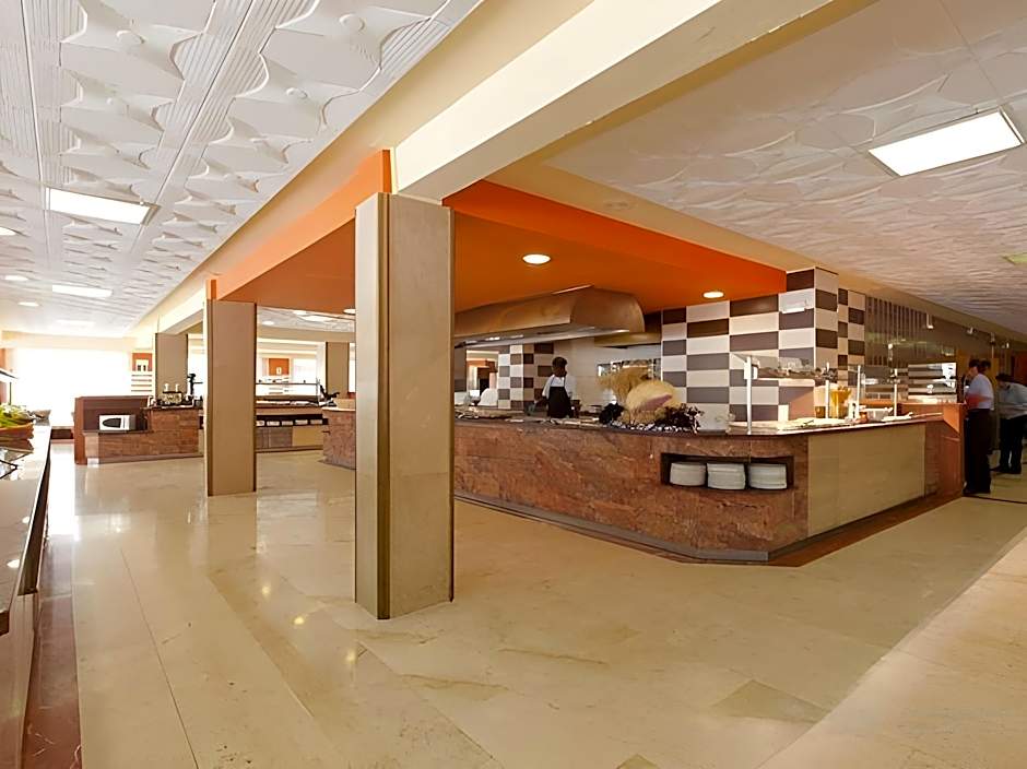 Hotel Seramar Luna-Luna Park