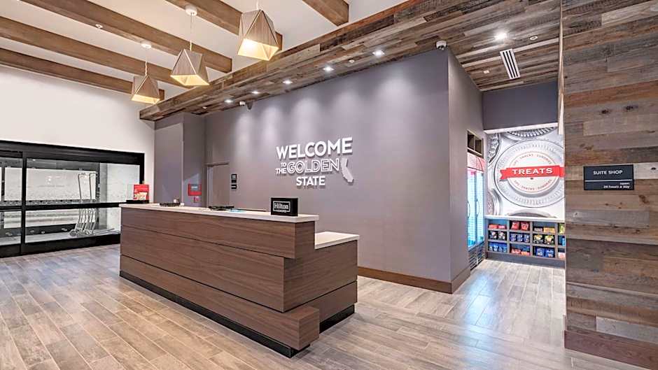 Hampton Inn By Hilton Riverside Downtown