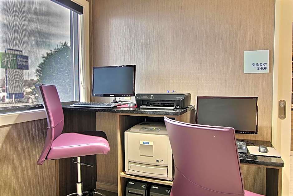 Holiday Inn Express Fargo - West Acres By IHG