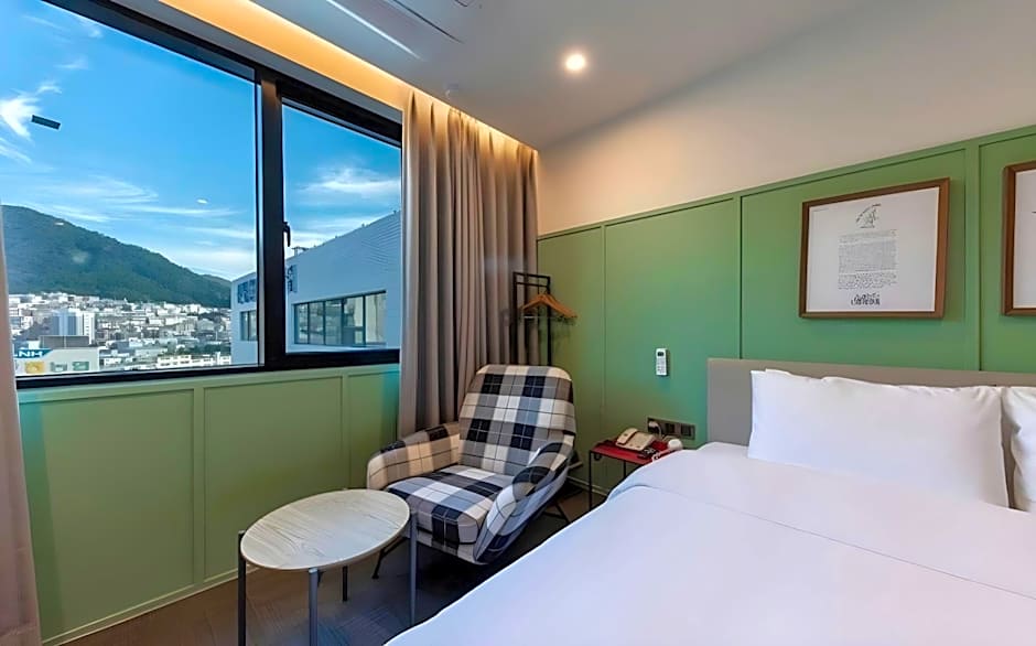 Brown-Dot Hotel Gupo