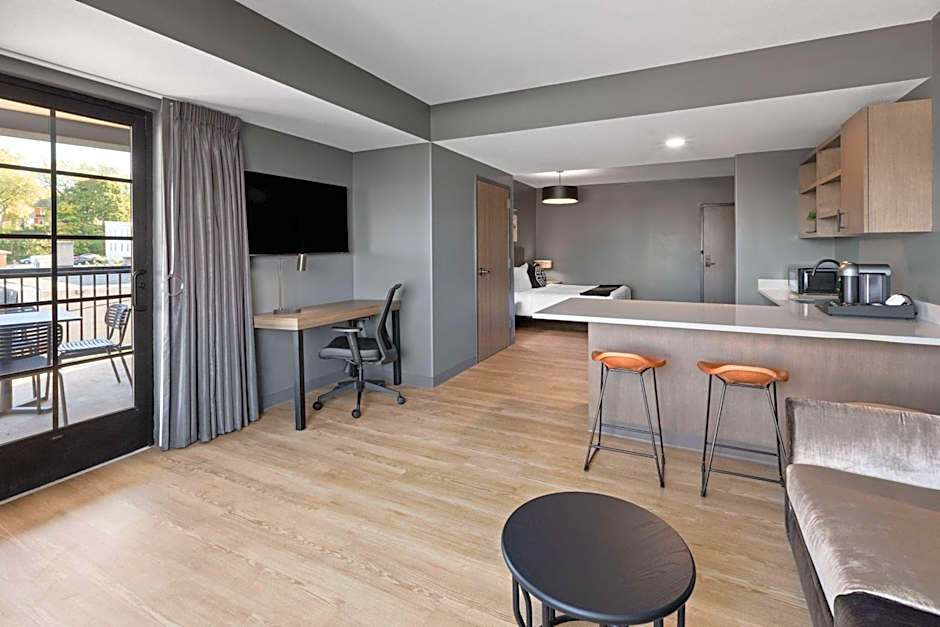 Riverbend Hotel and Suites, Trademark Collection by Wyndham