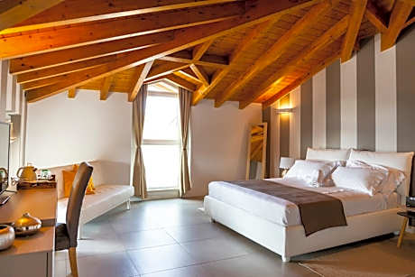 Quadruple Room with Private Bathroom