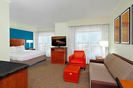 King Studio with Sofa Bed - Hearing Accessible