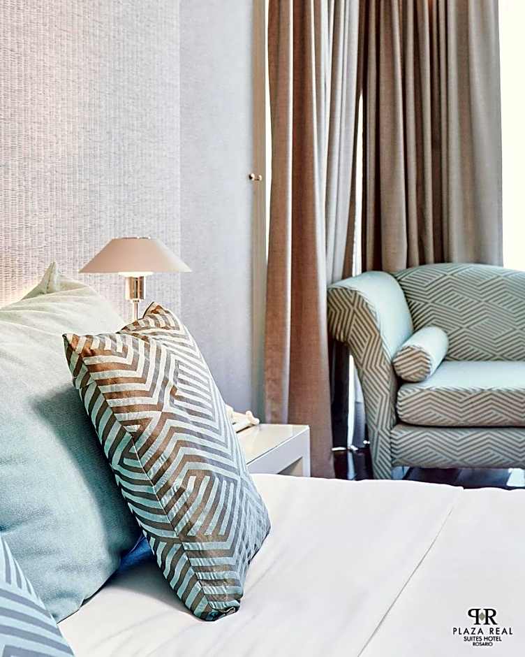 Plaza Real Suites Hotel