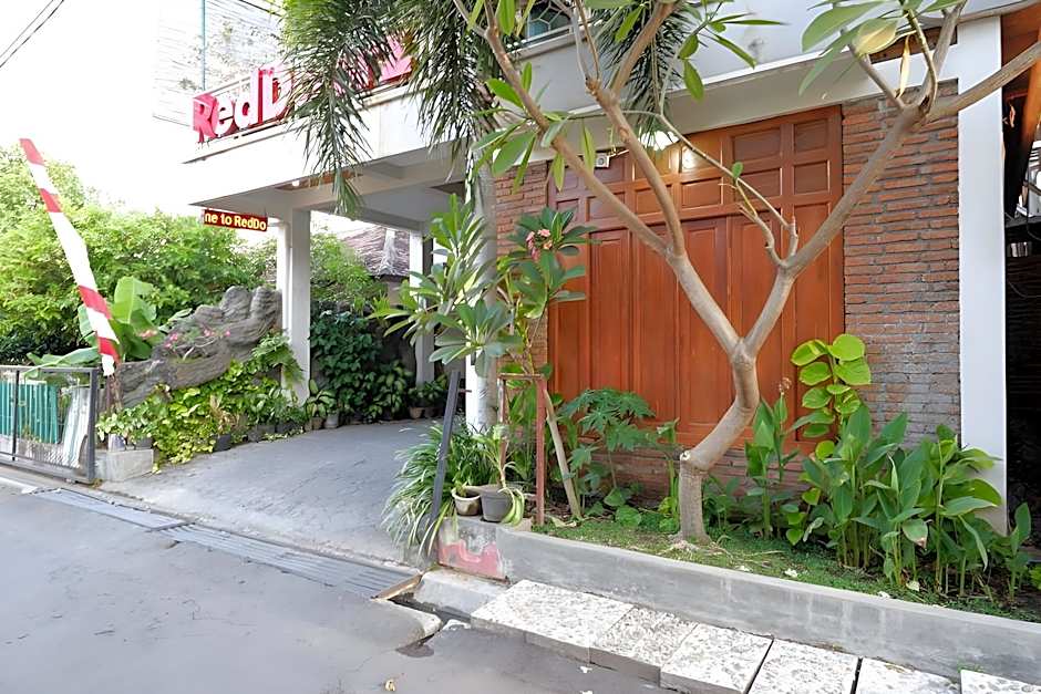 RedDoorz Syariah near Menara Kudus