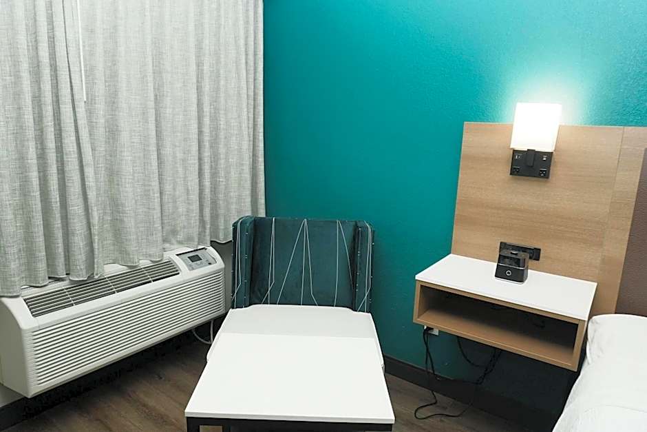 La Quinta Inn & Suites by Wyndham Albuquerque Airport