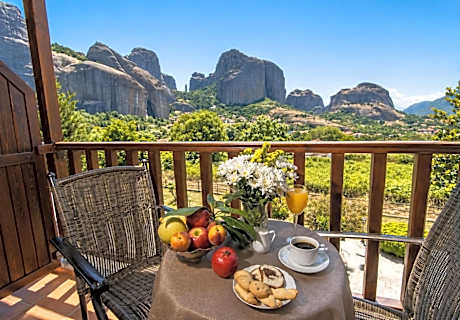 Triple Room with Extra bed - Panoramic Meteora View