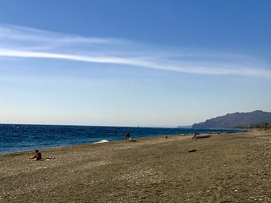 Castello D'Alcontres Guest House 3 stelle