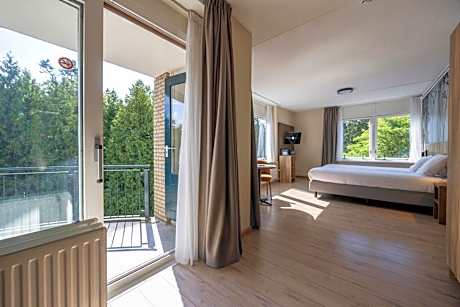 Junior Suite with Shower and Balcony