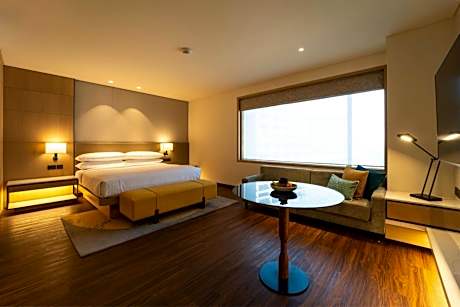 Executive King - 20% Discount on F&B and Laundry Service