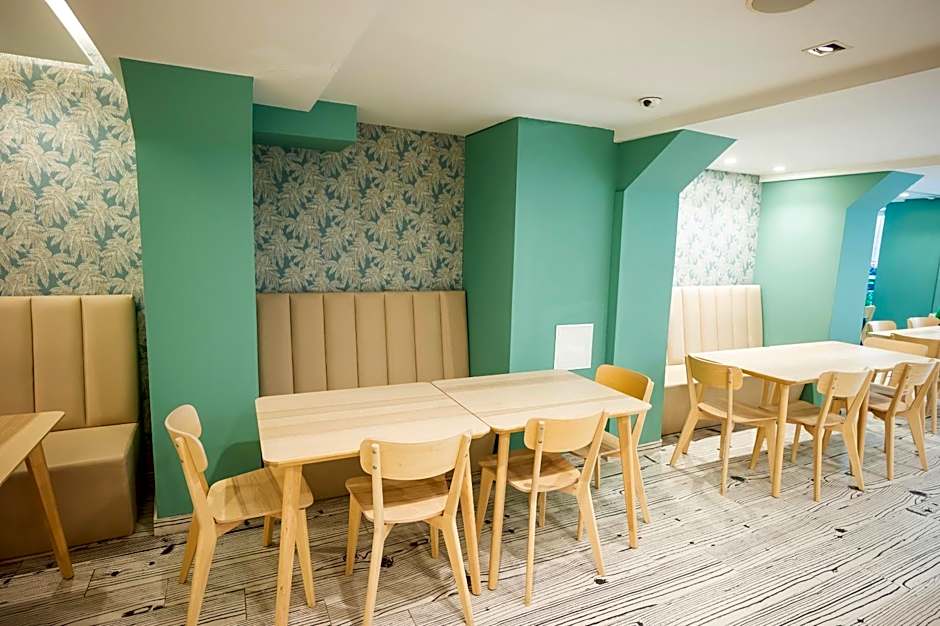 Day's Inn Hotel and Residence