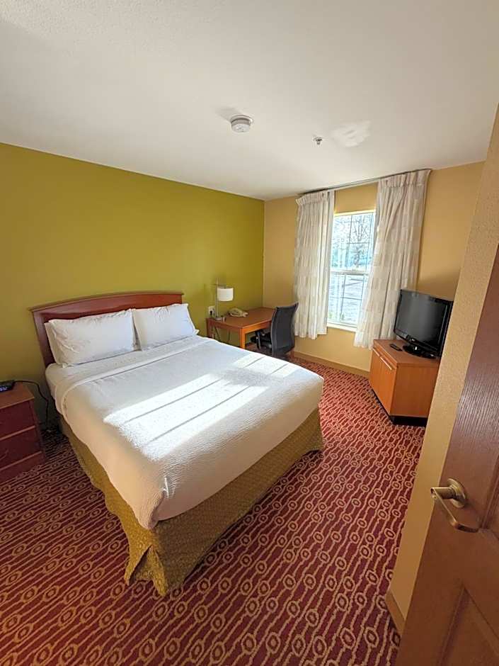 MainStay Suites Bloomington near University