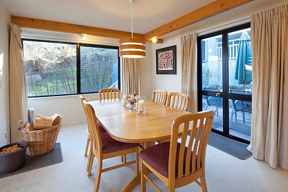 Spinnaker Bay Apartments
