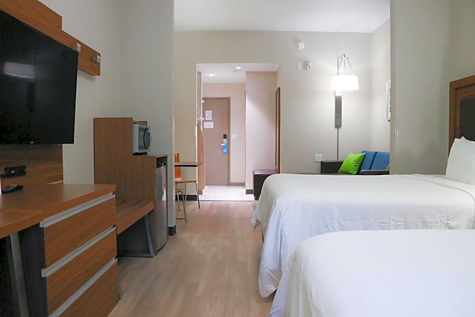 Days Inn & Suites by Wyndham Fort Myers Near JetBlue Park