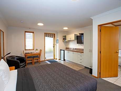 Studio with Spa Bath