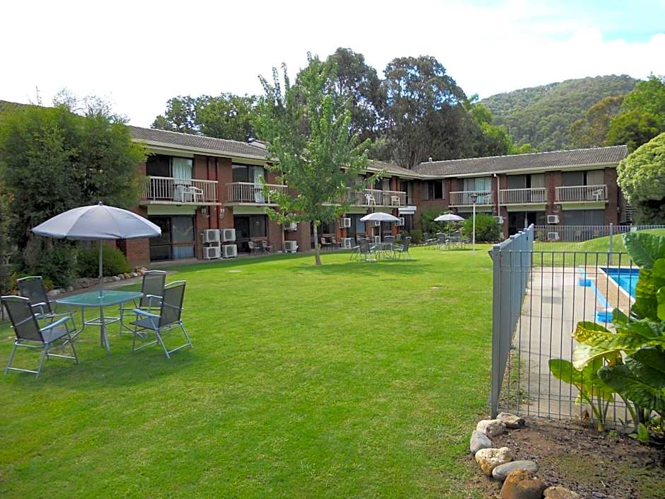 Motel Sierra - Bright