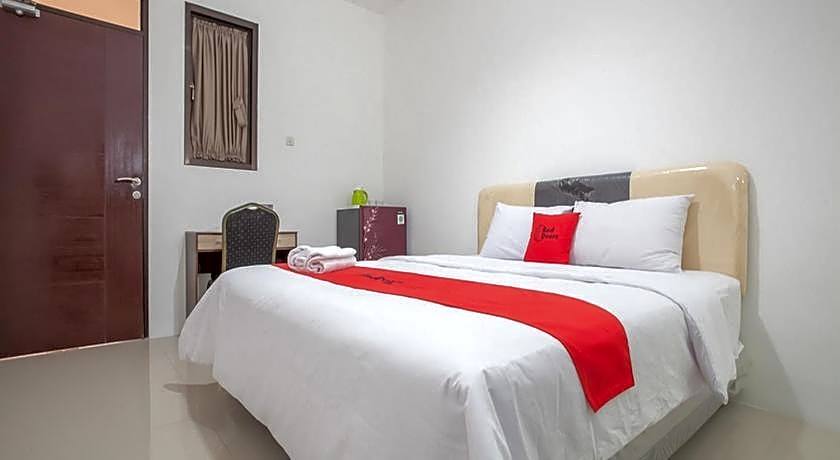 RedDoorz @ Kertajaya Surabaya