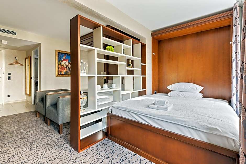 King's Hotel City Stay