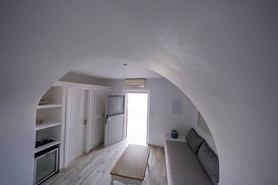 Anemos Cave Suites