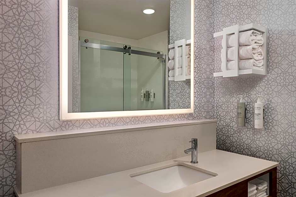 Hampton Inn By Hilton & Suites West Bend