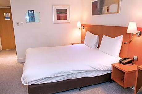 Standard Family Room with One Double Bed and One Single Bed - Non-Smoking