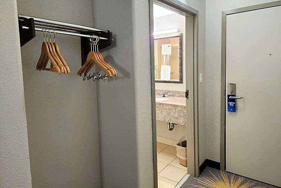 Days Inn by Wyndham LaPlace- New Orleans