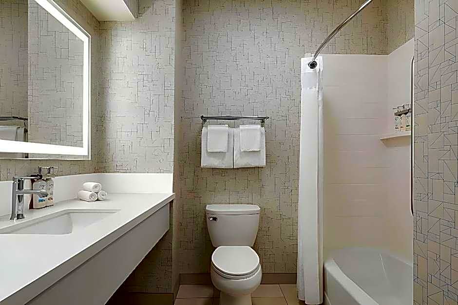Holiday Inn Express Hotel & Suites Bakersfield Central By IHG