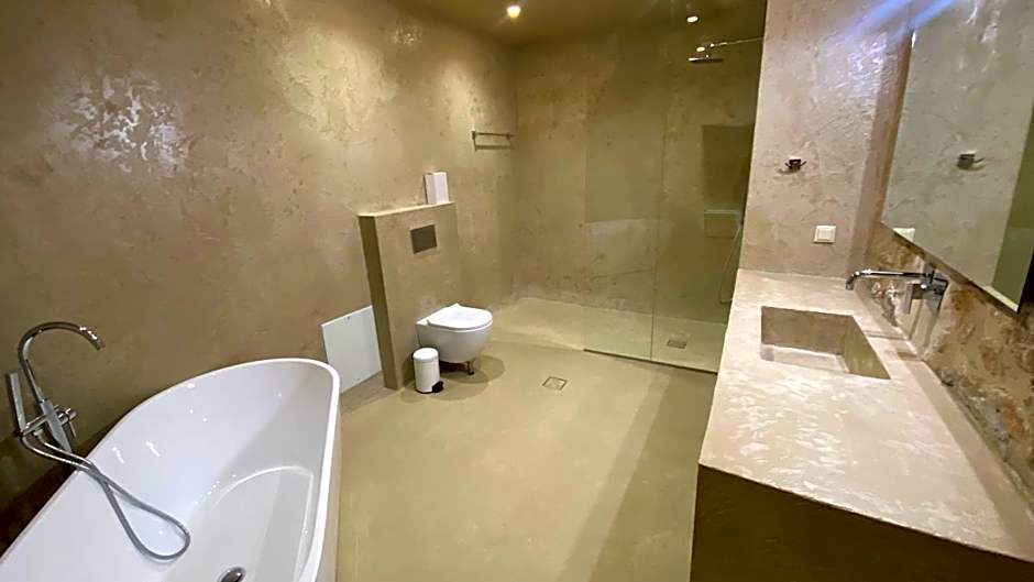 Mani Luxury Suites and Studios in Gytheio with Private Pools